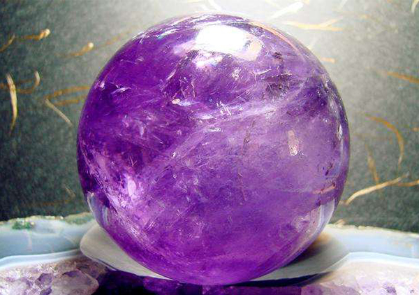 收藏级紫水晶风水宝石摆件价格多少钱