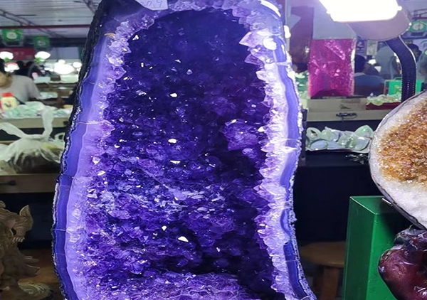 紫水晶洞优质挑选条件,紫晶洞风水最佳摆放位置