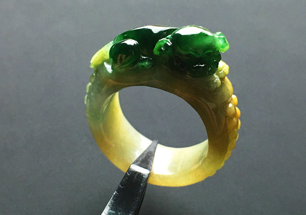 细糯种黄加绿翡翠戒指经过佩戴为什么会变得水润