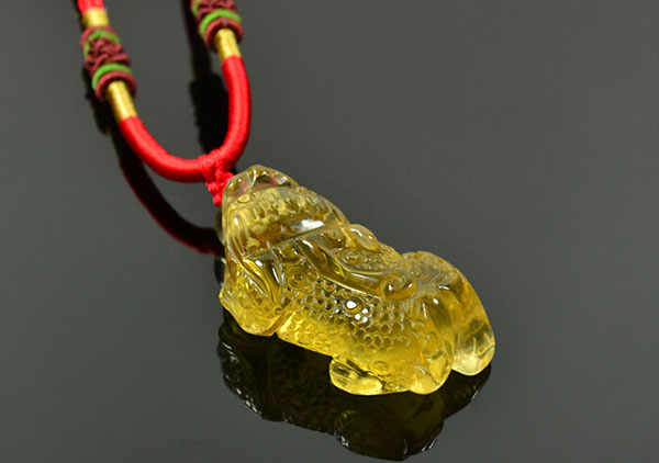 黄水晶貔貅手链吊坠在佩戴时的8大讲究以及正确佩戴方法