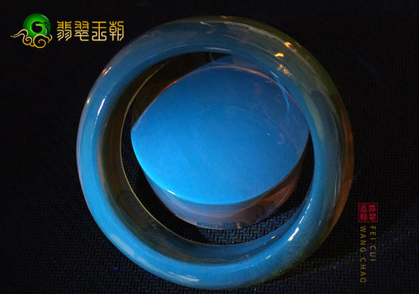蓝珀手镯圆珠雕件挂件市场价格行情,蓝珀一克多少钱
