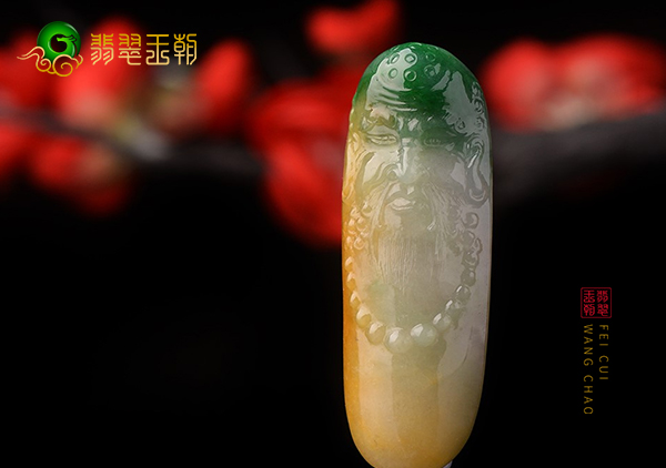 糯冰种黄加绿翡翠罗汉挂件常见的玉雕造型