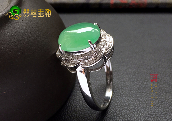 冰种绿晴水翡翠镶嵌戒指的特点和由来