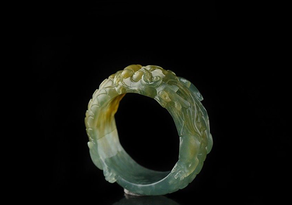 黄加绿翡翠戒面戒指的品质如何以及多少钱能够买到?